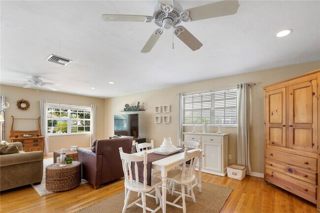 Building Photo - Beautiful home in quiet neighborhood