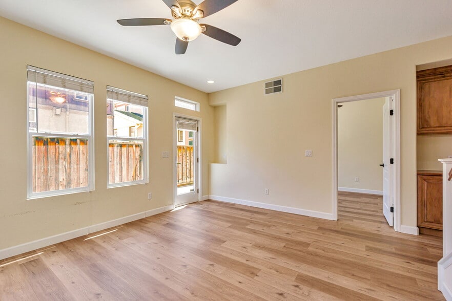 Building Photo - 2678 Deerwood Dr