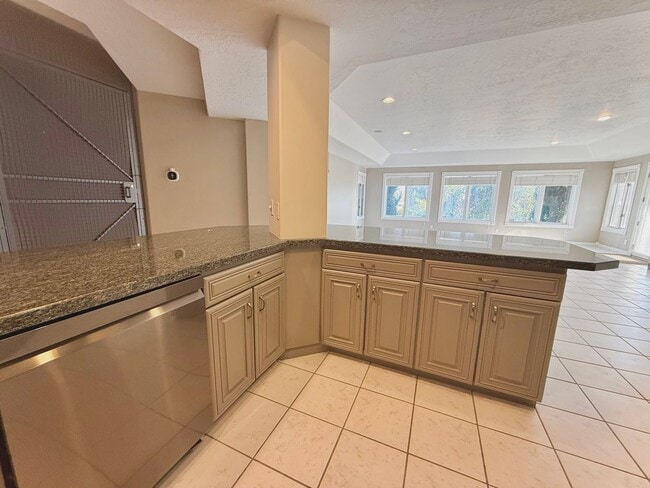 Building Photo - Garden Level in Luxury Home Available Now