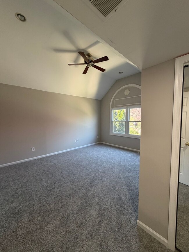 Building Photo - 3BR - WOODED VIEWS • FINISHED BASEMENT • BONUS LOFT • TE SCHOOL DISTRICT