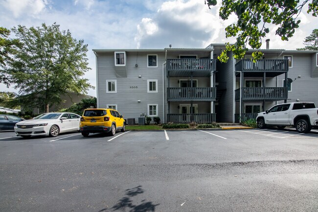 Building Photo - 1001 Woodland Vlg