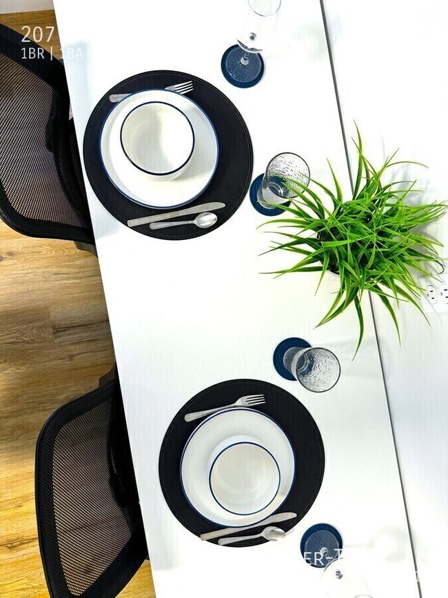 Building Photo - 207 S Dupont St