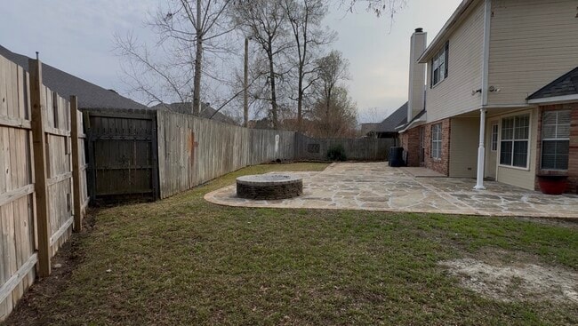 Building Photo - 408 Hidden Oaks Cir