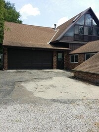 Building Photo - 611 N Spruce St
