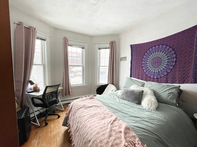 Primary Photo - 19 Bucknam St