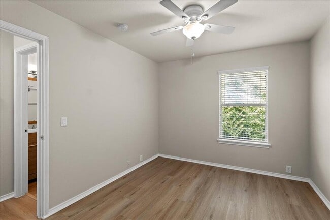 Building Photo - 2808 Barefoot Ln