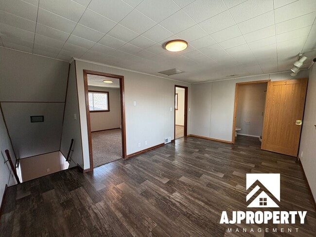 Building Photo - 213 W 39th St