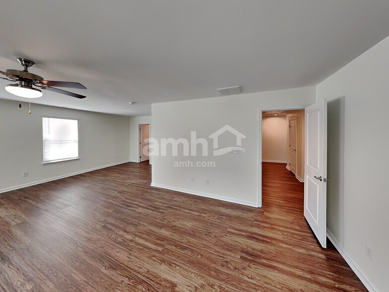 Building Photo - 5034 Twin River Dr