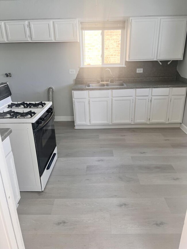 Building Photo - 12854 S Sangamon St