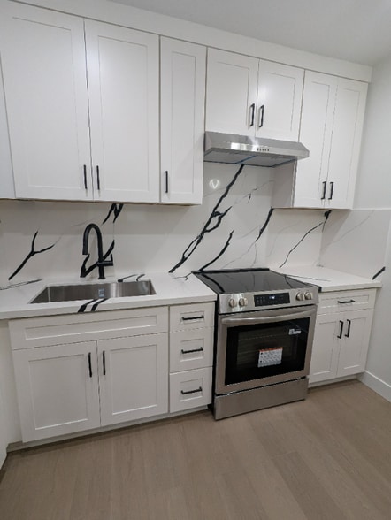 Building Photo - 11030 Moorpark St