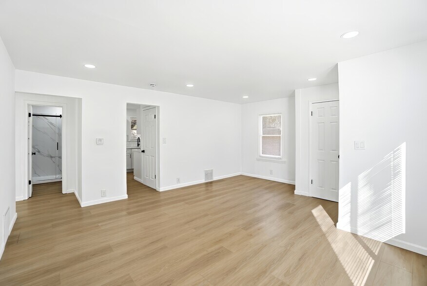 Building Photo - 509 N Rosedale Ave