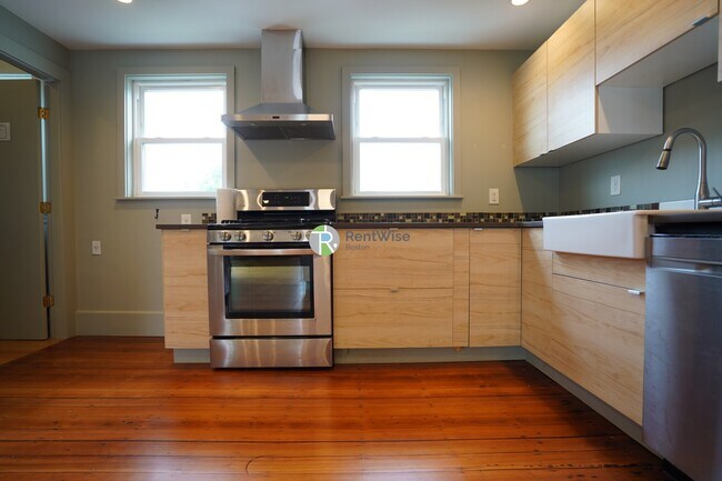 Building Photo - 21 Plainfield St