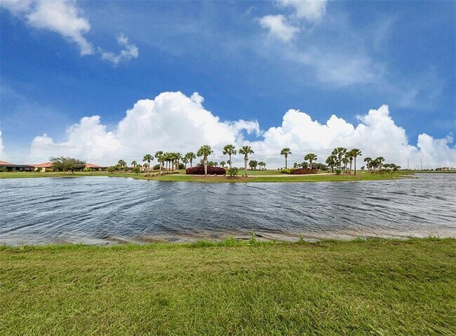 Building Photo - 10792 Tarflower Dr