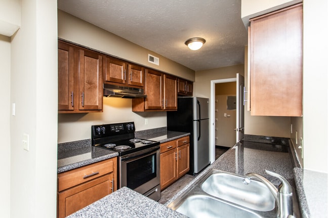 Building Photo - Available now! 2 bed 2 bath with wood burning fireplace in Dublin City Schools!