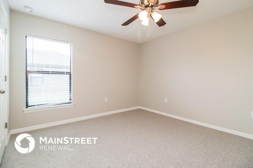 Building Photo - 719 Center Lake St