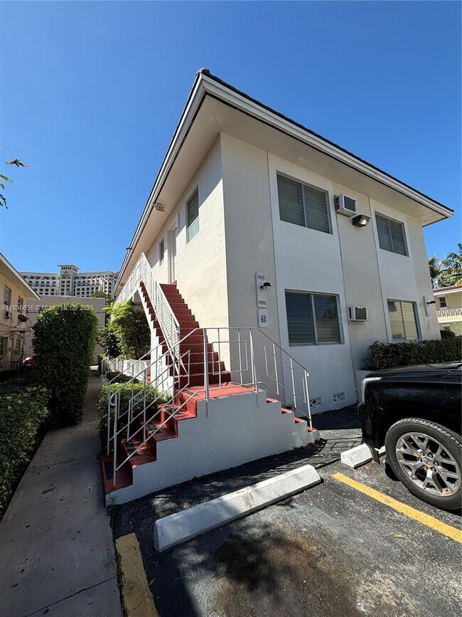Building Photo - 42 Majorca Ave