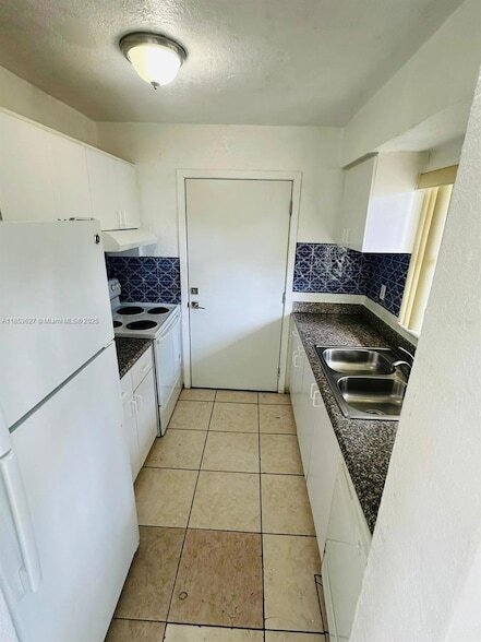 Building Photo - 8601 SW 94th St