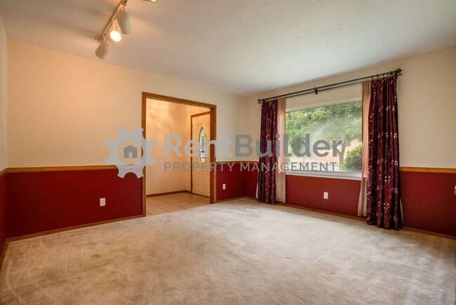 Building Photo - FANTASTIC HOUSE TO CALL HOME!