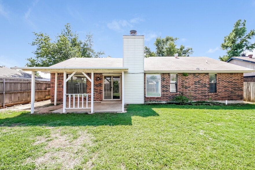 Building Photo - 1353 Oswego Dr