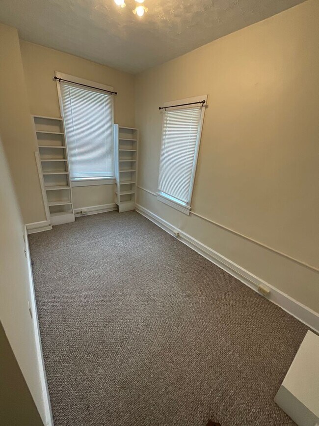 Building Photo - 4 BED HISTORIC BLOOMINGTON HOUSE!! *AVAILABLE AUGUST 2027*