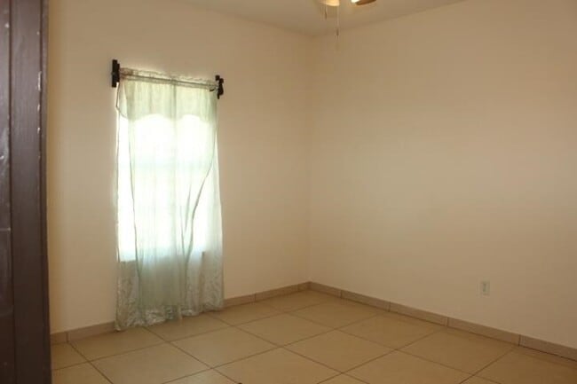 Building Photo - 3118 Garfield St