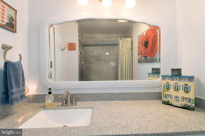 Building Photo - 3229 Manitoba Dr