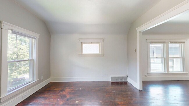 Building Photo - 3865 W 16th St