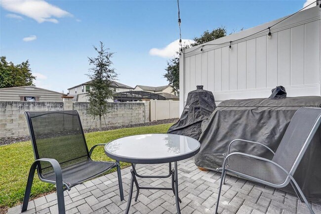 Building Photo - 1325 Stockwell Ave