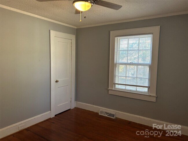 Building Photo - 4100 Avalon Ave