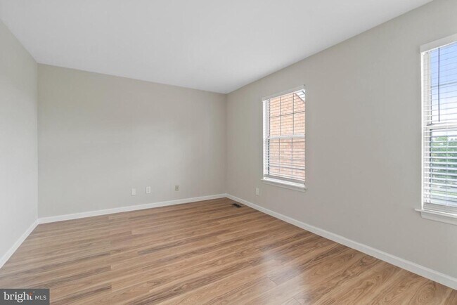 Building Photo - 1004 Dartmouth Glen Way