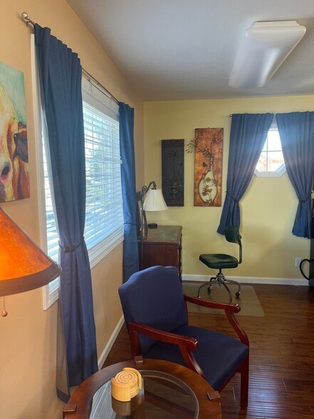 Desk area - 4824 San Francisco Dr NE