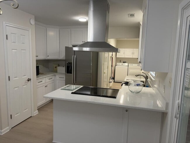Building Photo - 921 Lonnie Farm Rd