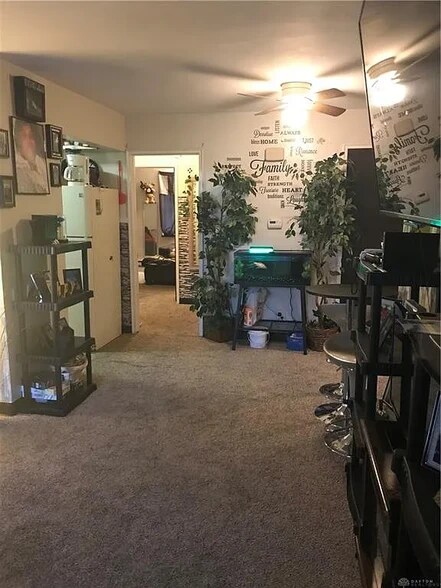 Building Photo - 802 Uhrig Ave