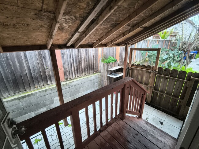 Building Photo - 2Bed/1Bath Single Family Home Located In Private Area Near East 14th St. San Leandro, Ca.