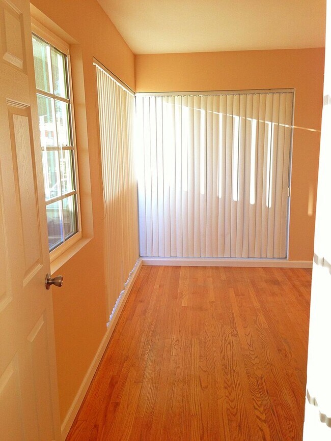 Building Photo - 3412-3414 W Victory Blvd.