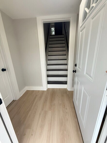 Building Photo - 378 Old Colony Rd