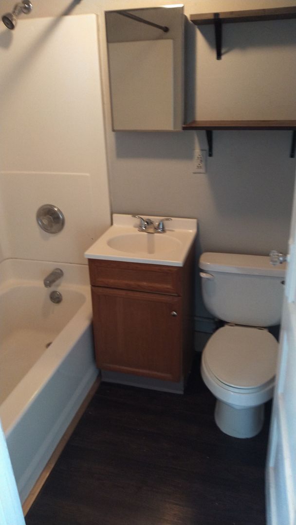 Building Photo - 1204 Shawano Ave