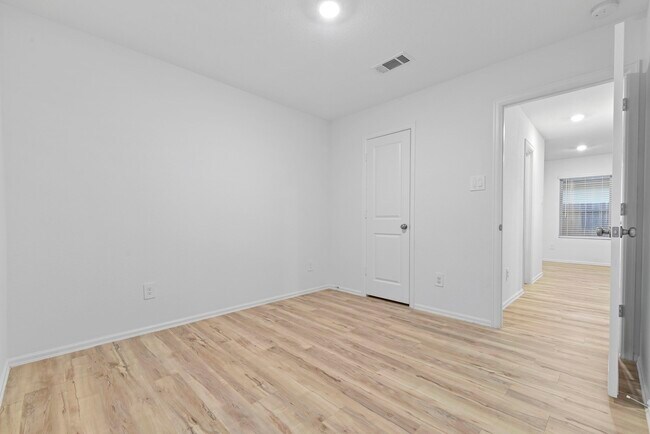 Building Photo - 22156 Juniper Crossing Dr