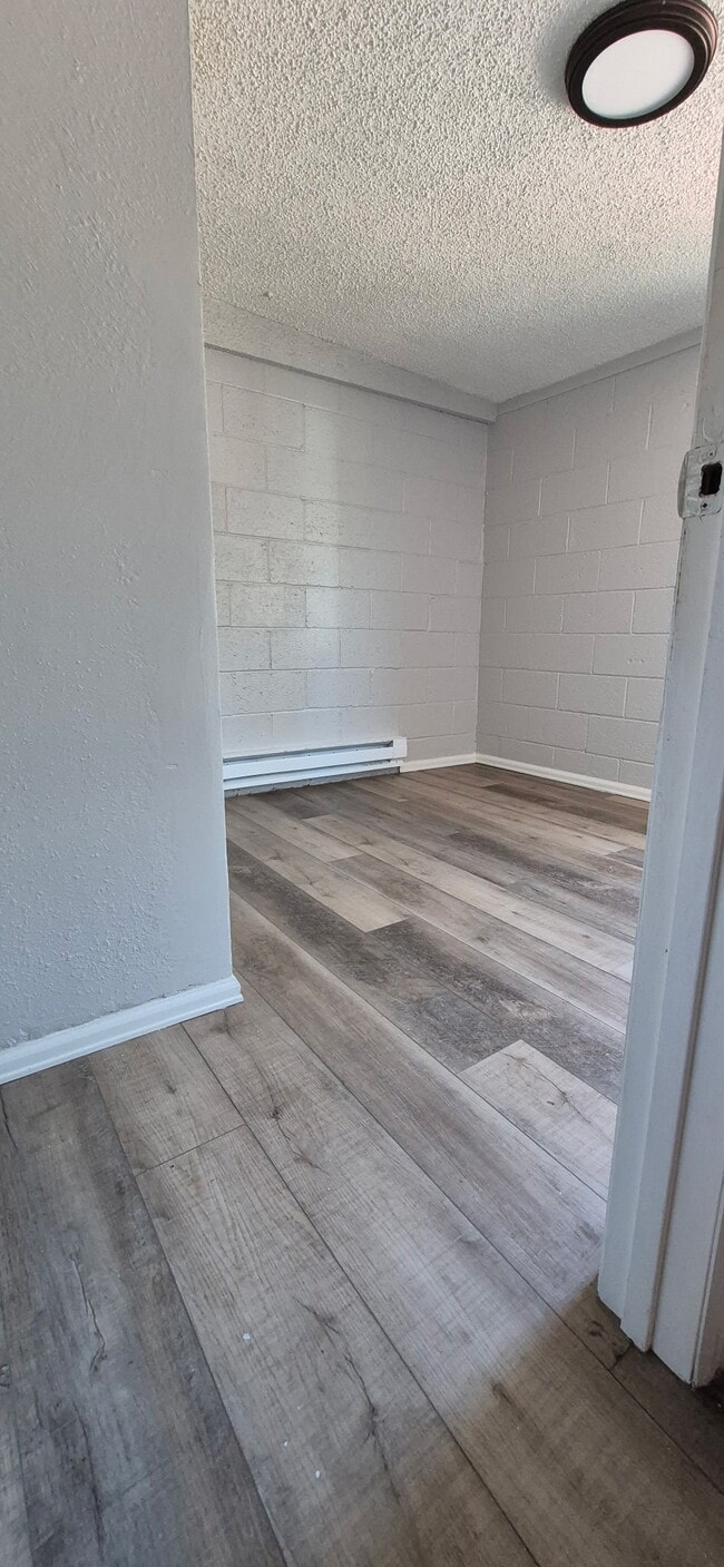 Building Photo - 1111