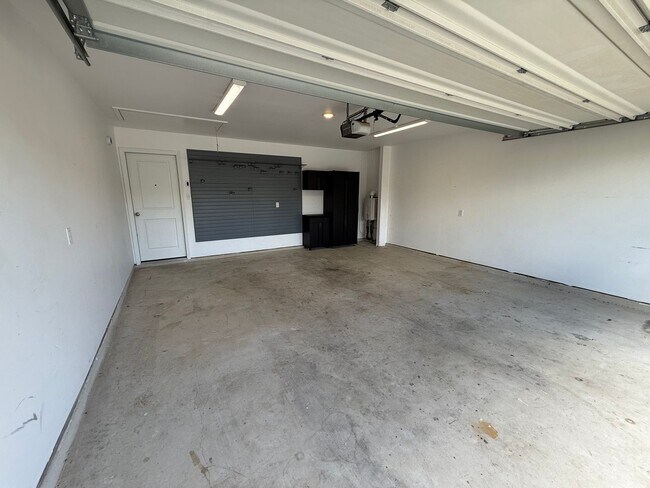 Building Photo - Gorgeous 3-bedroom, 2 Bathroom, Minutes from Randolph AFB
