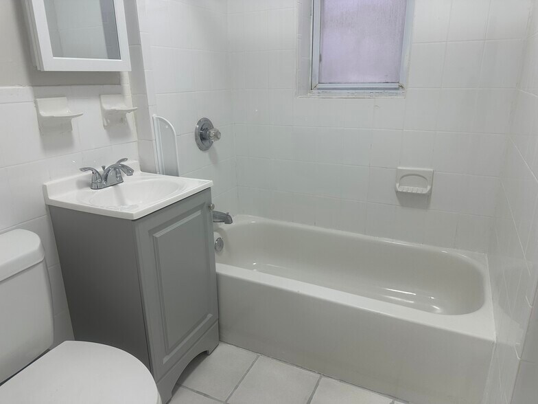 Building Photo - 328 61st St