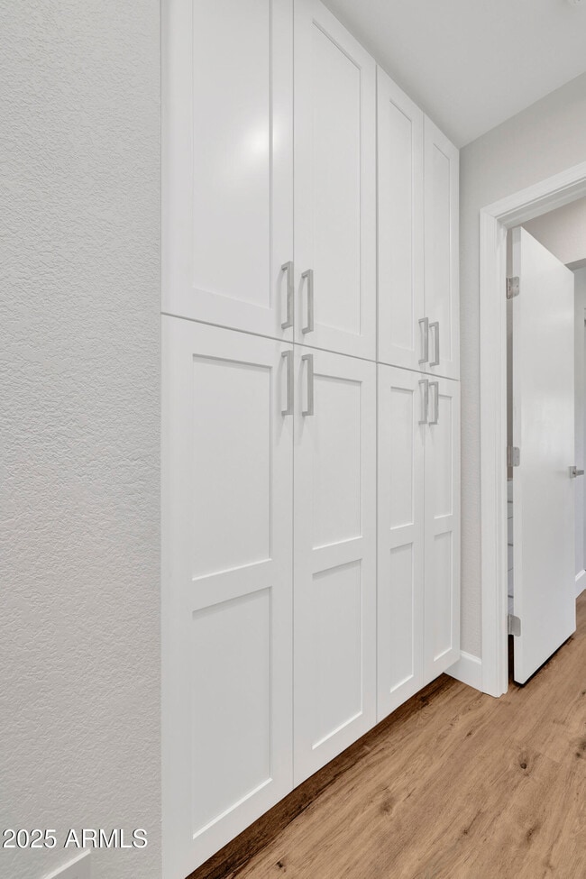 Building Photo - 1362 E Wickieup Ln