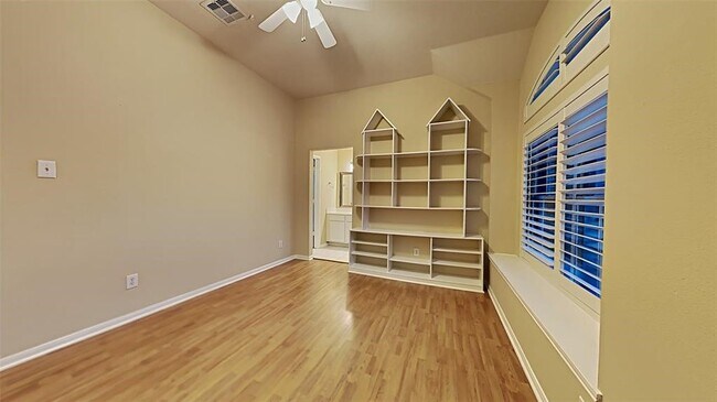 Building Photo - 2114 Winding Hollow Dr