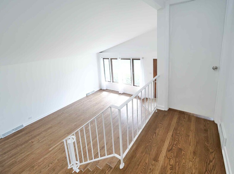 split level - 10107 Lawrence Ct