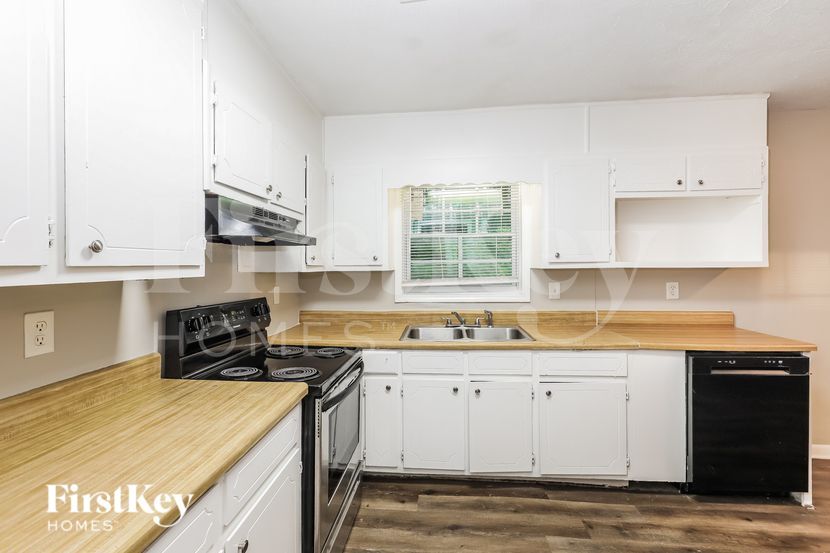 Building Photo - 6989 Adel Ln