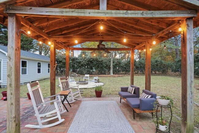 Building Photo - 7417 Shadowlake Dr