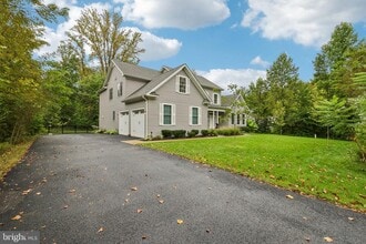 Building Photo - 303 Bonheur Ave