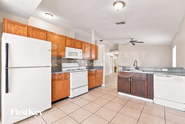Building Photo - 6505 Viewpoint Ct