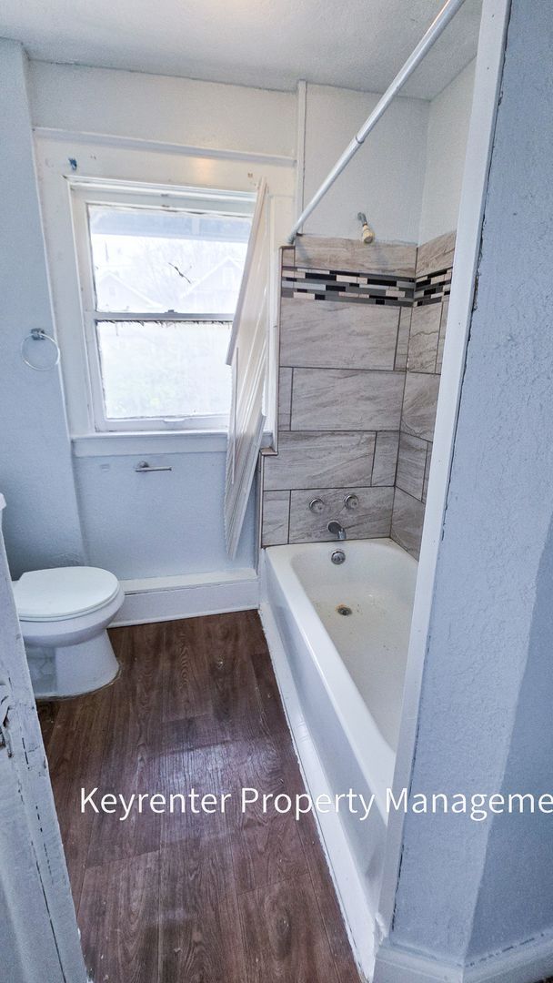 Building Photo - 3 Bed 1 Bath ready to rent!