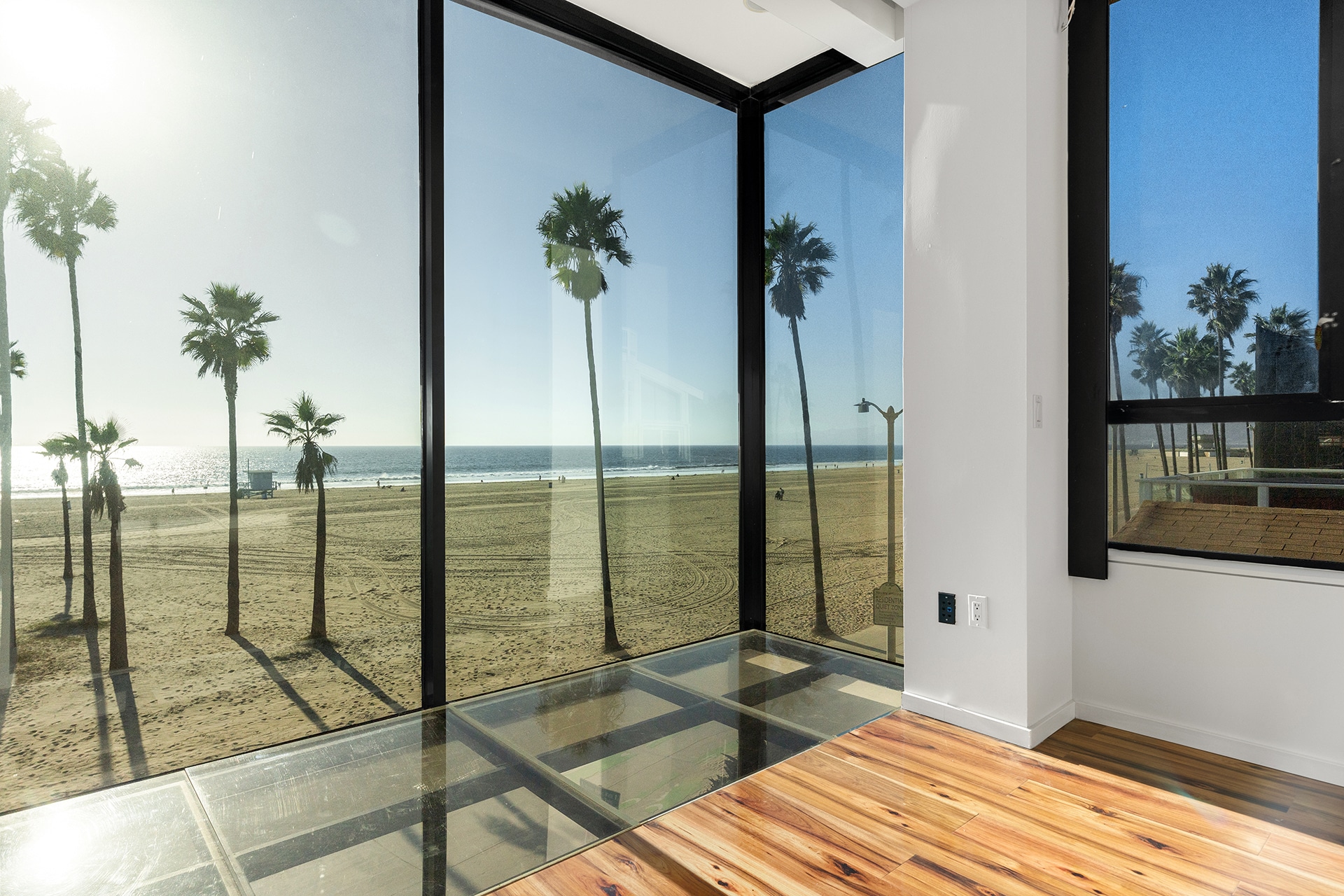 Building Photo - 3009 Ocean Front Walk